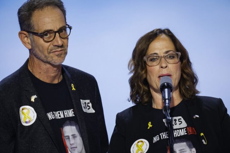 thenews24.site | Orna Neutra, whose son was taken hostage by Hamas militants, speaks on stage with her husband Ronen Neutra on the third day of the Republican National Convention.