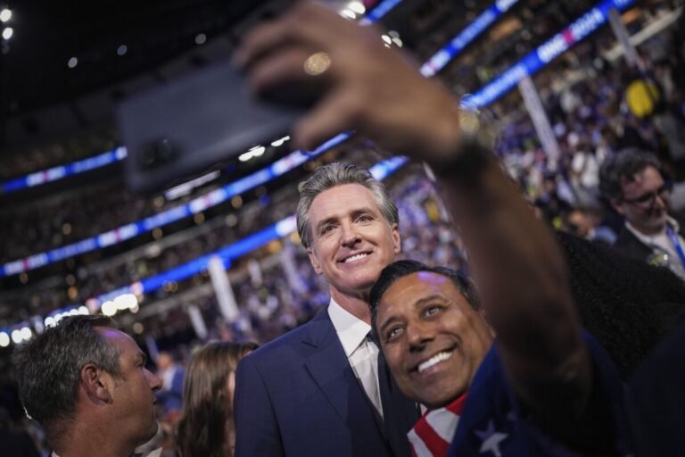 Aug. 20, 2024 | Chicago | California Gov. Gavin Newsom poses for a selfie during the second day of the Democratic National Convention.